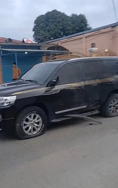 Машина після замаху на мера на Філіппінах 26 січня Машина після замаху на мера на Філіппінах